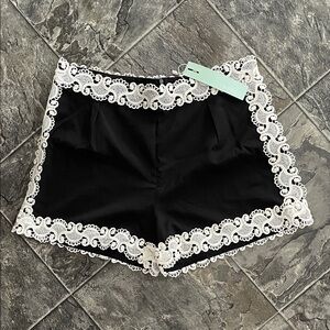 ⭐️NWT DRESSFO Black Dress Shorts w White Crochet Lace Edging Back Zip Boho Indie